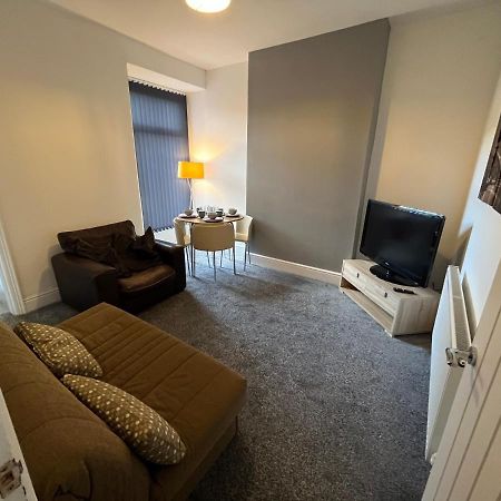 Amazing 8 Person 4 Bedroom And 2 Bathroom Mega House! Kingston upon Hull Exterior foto