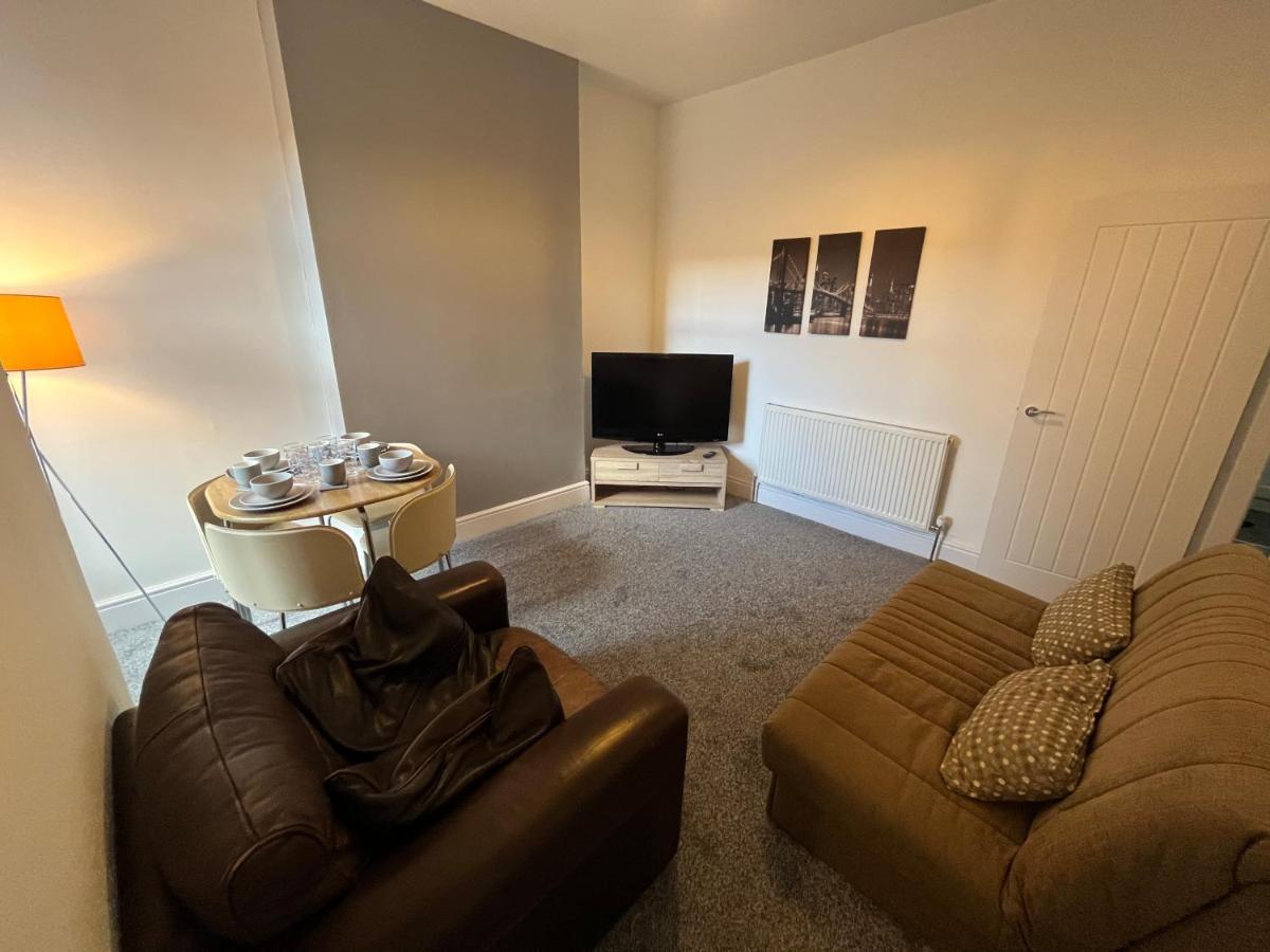 Amazing 8 Person 4 Bedroom And 2 Bathroom Mega House! Kingston upon Hull Exterior foto