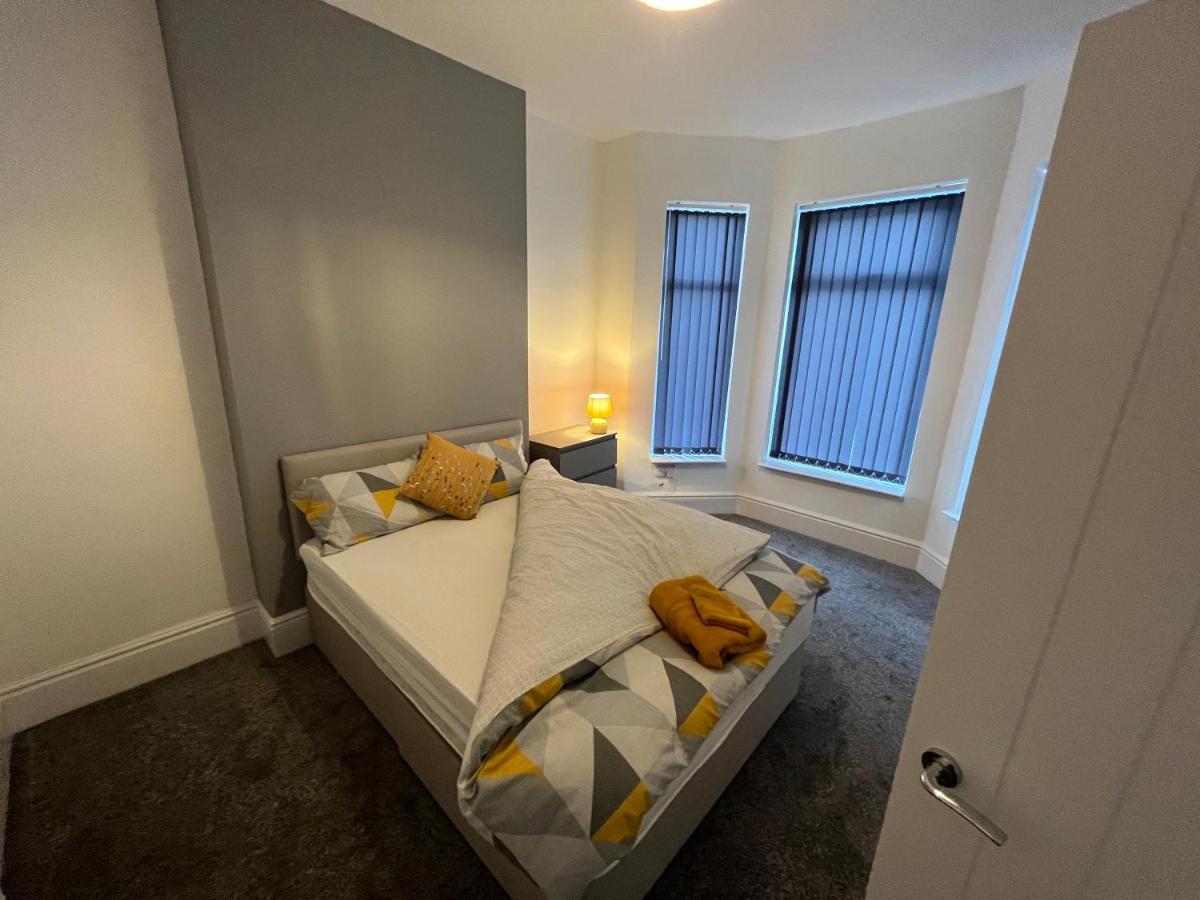 Amazing 8 Person 4 Bedroom And 2 Bathroom Mega House! Kingston upon Hull Exterior foto